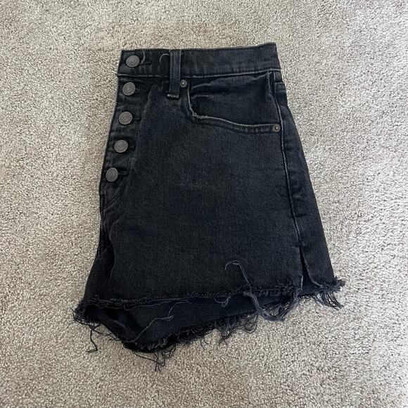 Abercrombie & Fitch High Rise Mom Short Black Distressed Hem Size‎ 27/4 - Picture 2 of 8
